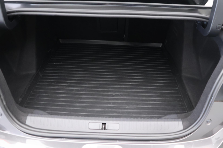 Citroën C4 X 1,2 PT 96kW CZ 1 Maj. Shine