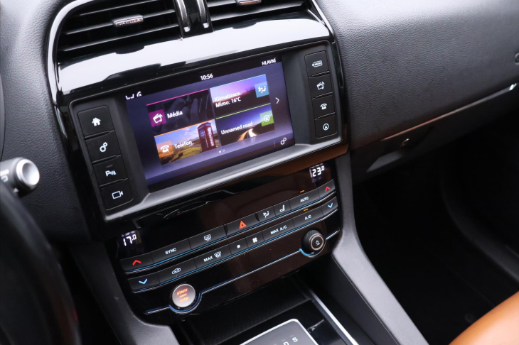 Jaguar F-Pace 2,0 132kW Auto Panorama 20d