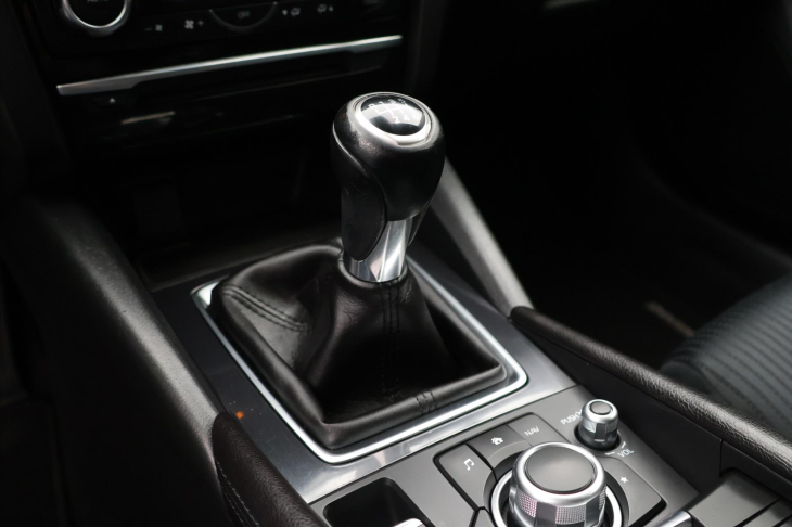 Mazda 6 2,0 121kW Center-Line