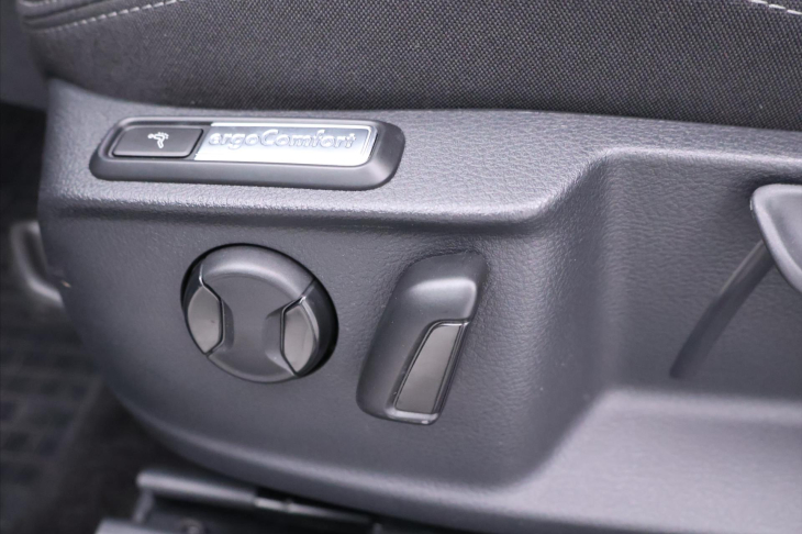 Volkswagen Passat 1,5 TSI 110kW DSG Business CZ