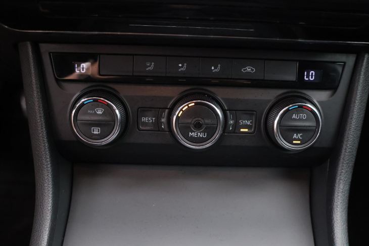 Škoda Superb 1,6 TDI 88kW Aut.klima Tažné