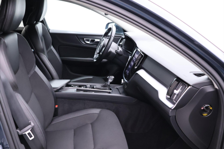 Volvo V60 2,0 D4 Aut. Momentum 1.Maj.