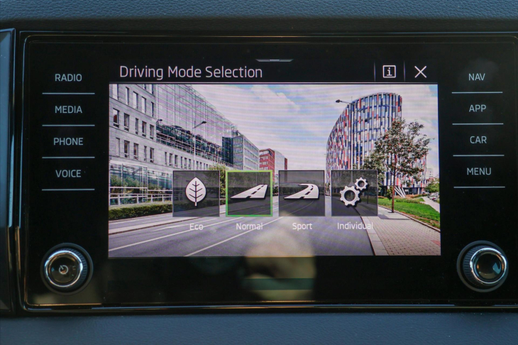 Škoda Karoq 1,5 TSi Sportline DSG 1.Maj DPH