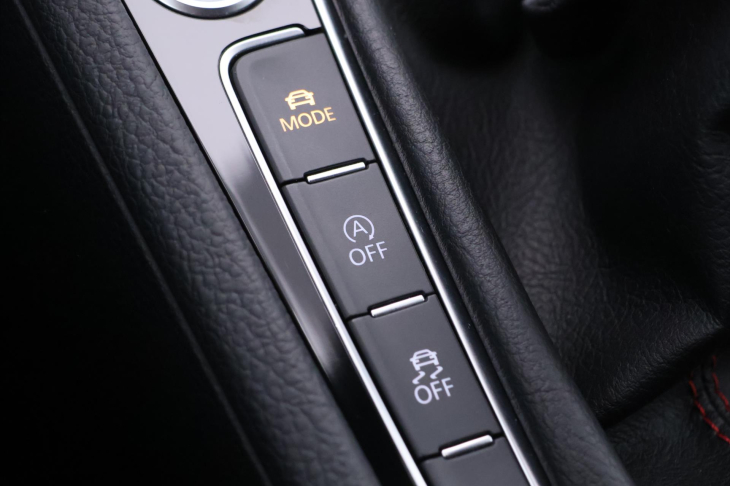 Volkswagen Golf 2,0 TSI GTI Performance 180kW CZ