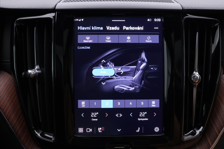 Volvo XC60 2,0 B5 AWD 184kw Ultra Dark