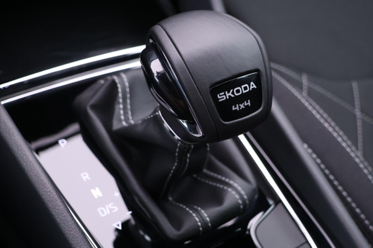Škoda Karoq 2,0 TDI 4x4 DSG Sportline CZ