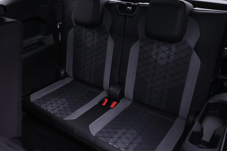 Volkswagen Tiguan Allspace 2,0 TSI DSG 4M R-Line 7Míst DPH