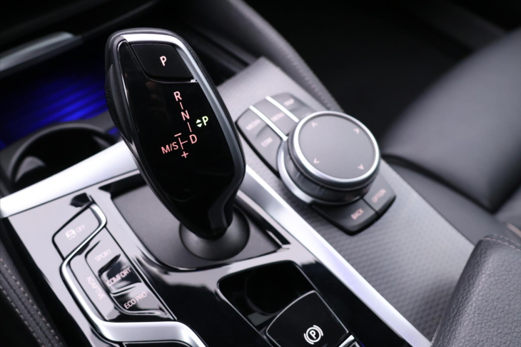 BMW Řada 5 4,4 M550i xDrive 390kW