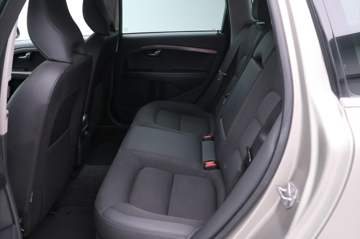 Volvo V70 2,0 D3 100kW Kinetic Dynamic DPH