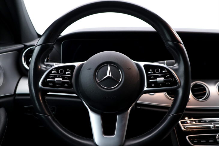 Mercedes-Benz Třídy E 2,9 400D 250kW AMG Softclose