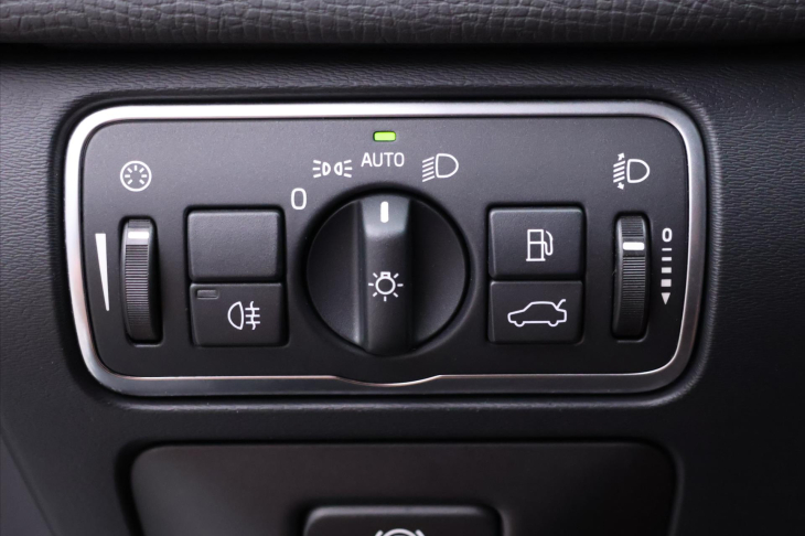 Volvo XC60 2,0 D3 100kW Serv.Kniha