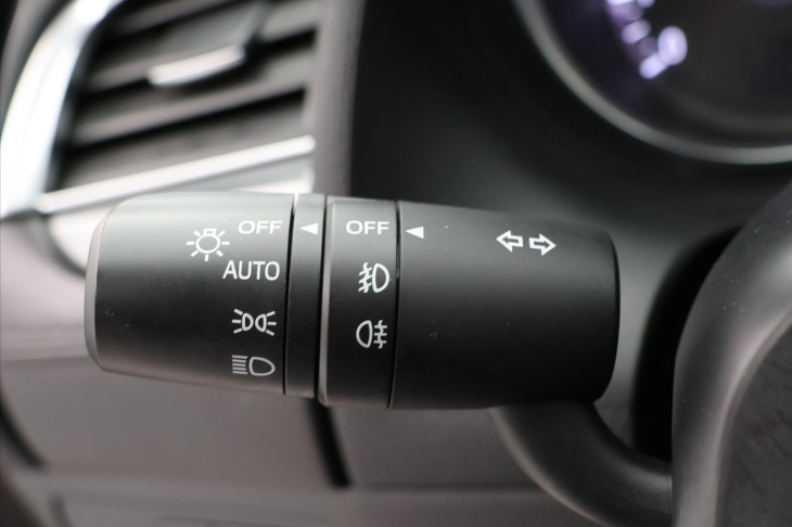 Mazda 6 2,0 121kW Center-Line