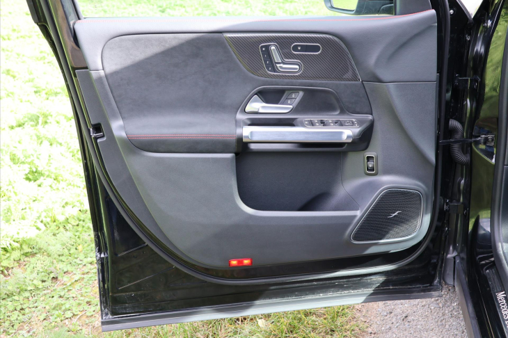 Mercedes-Benz GLB 2,0 200d 4MATIC AMG Premium +