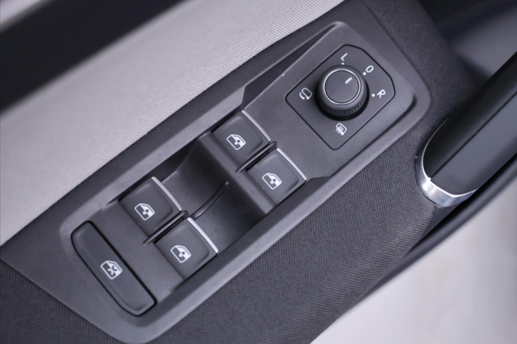 Volkswagen Touran 2,0 TDI DSG Highline 7Míst DPH