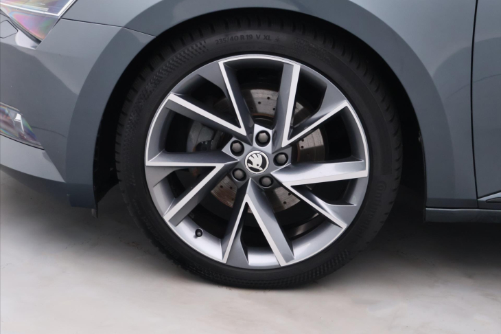 Škoda Superb 2,0 TDI 140kW DSG Sportline 4x4