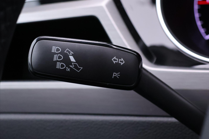 Volkswagen Touran 2,0 TDI 110kW DSG 1.Maj DPH