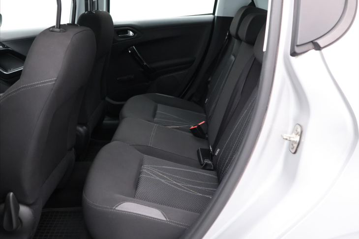 Peugeot 208 1,2 PT 60kW Klima CZ LPG