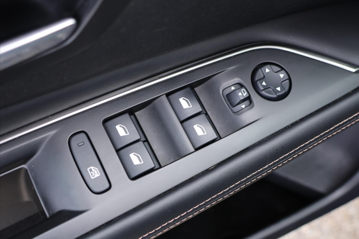 Peugeot 3008 1,2 PT 96kW GT- Line
