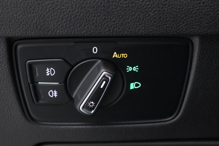 Volkswagen Passat 2,0 TDI 110 kW Elegance DSG DPH CZ