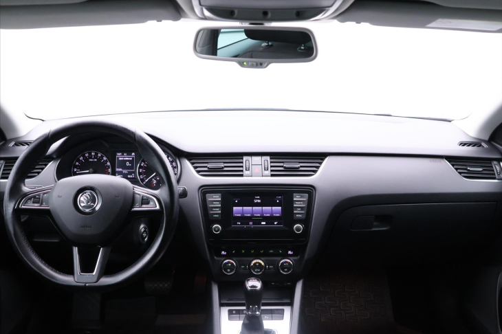 Škoda Octavia 1,6 TDI 77kW DSG Elegance CZ