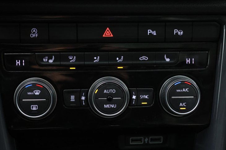 Volkswagen T-Roc 2,0 TSI 140kW DSG 4M Virtual