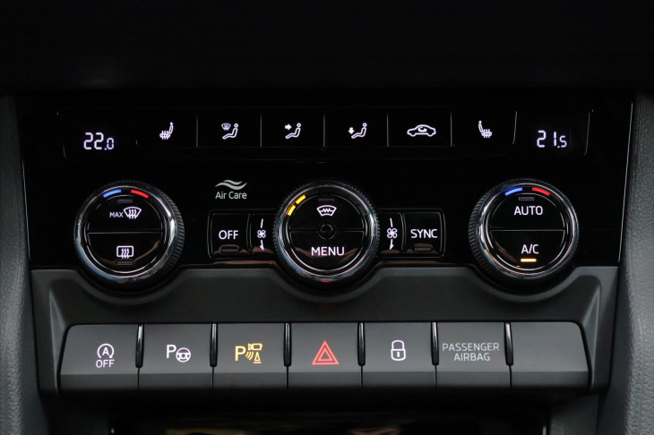 Škoda Karoq 2,0 TDI Sportline 4x4 DSG 1.maj.