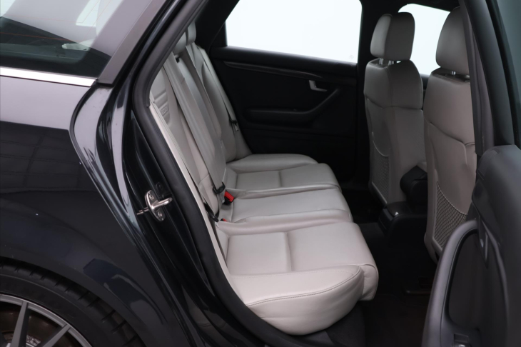 Audi S4 4,2 V8 253kW Quattro Recaro