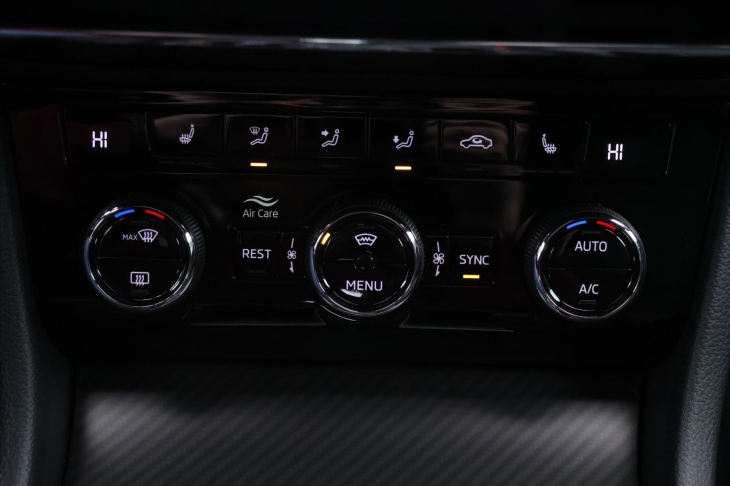 Škoda Superb 2,0 TDI DSG Sportline CZ 1.Maj