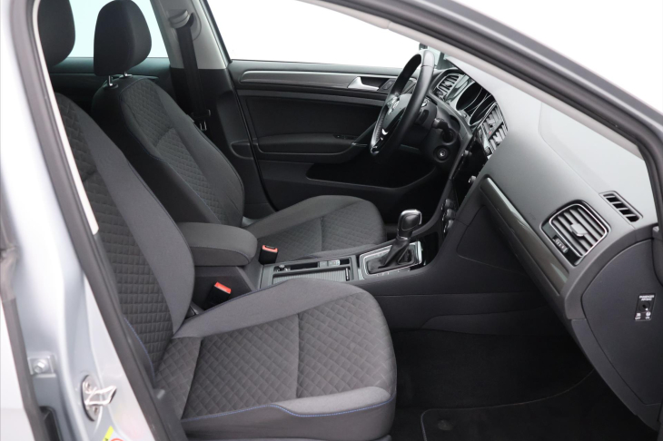 Volkswagen Golf 2.0 TDI 110kW DSG LED Join Tažné