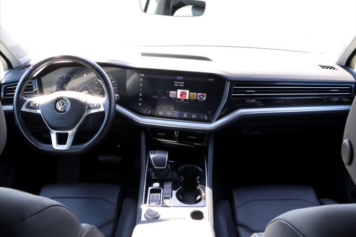 Volkswagen Touareg 3,0 TDI 210kW 4M LED DPH CZ