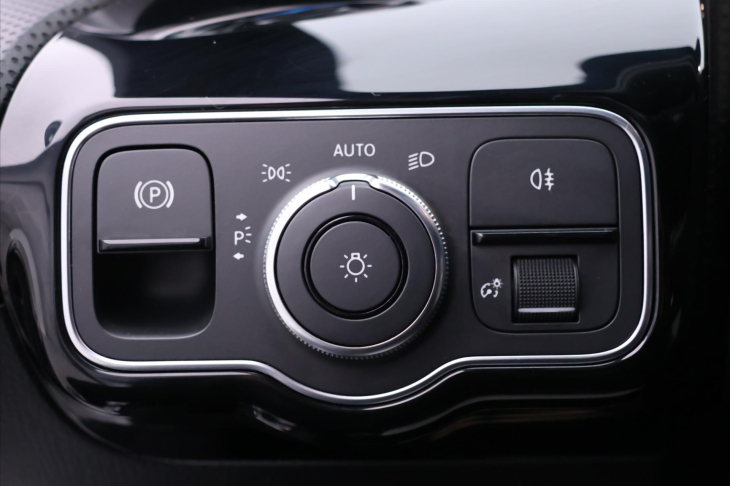 Mercedes-Benz Třídy A 1,3 200 120kW Aut. CZ kůže DPH