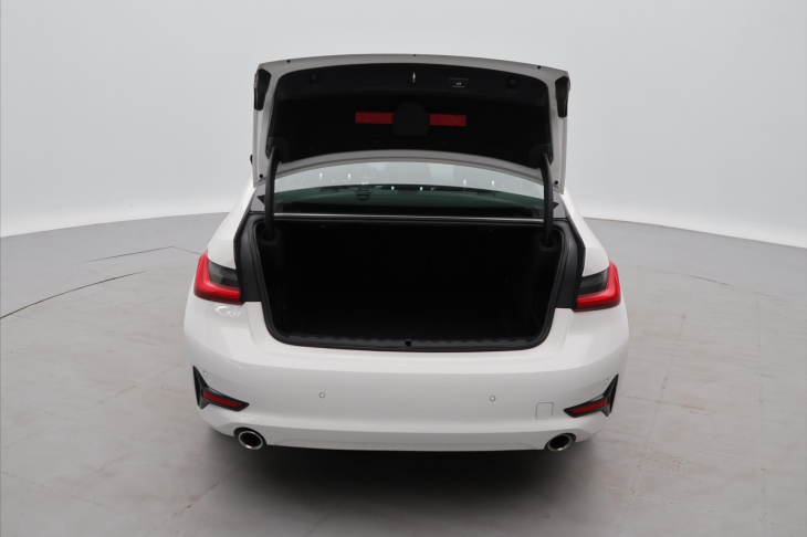 BMW Řada 3 2,0 320d 140 kW xDrive ADVANTAGE
