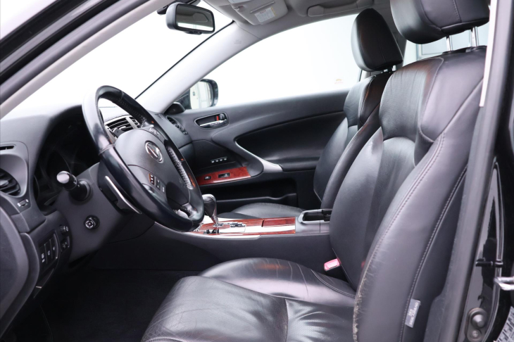 Lexus IS 250 2,5 i 153kW V6 Automat Kůže