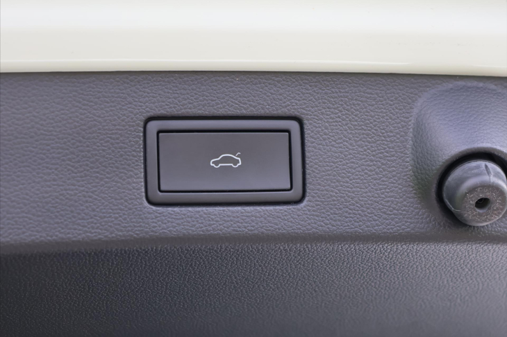 Volkswagen Arteon 2,0 TSI 206 kW R-line DSG DPH CZ