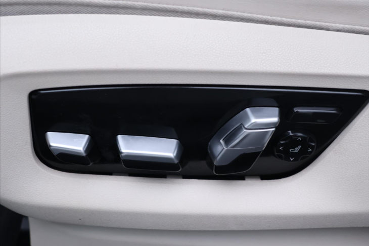 BMW Řada 6 3,0 250kW 640i xDrive GT CZ DPH