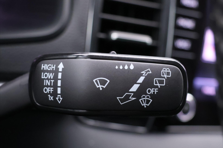 Škoda Karoq 2,0 TDI 85 kW DSG DPH Ambition