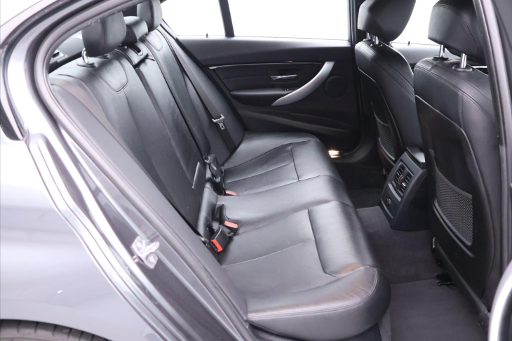 BMW Řada 3 1,5 318i Aut. M-Sport Shadow