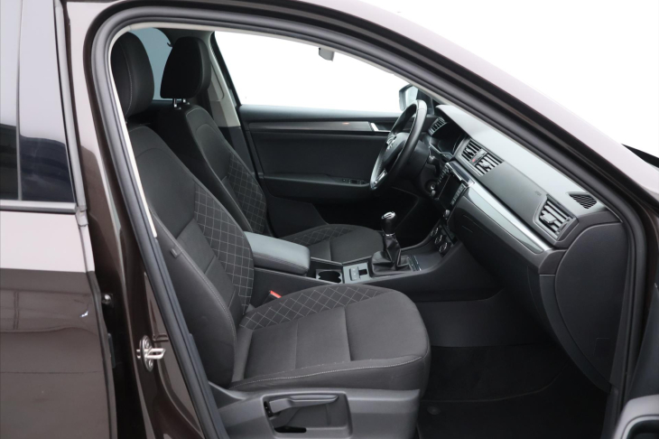 Škoda Superb 1,6 TDI 88kW Aut.klima Tažné