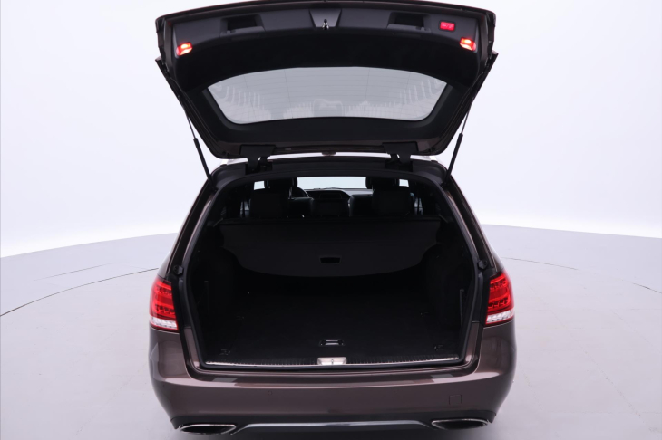Mercedes-Benz Třídy E 3,0 350d 190kW 4Matic 1.Maj.