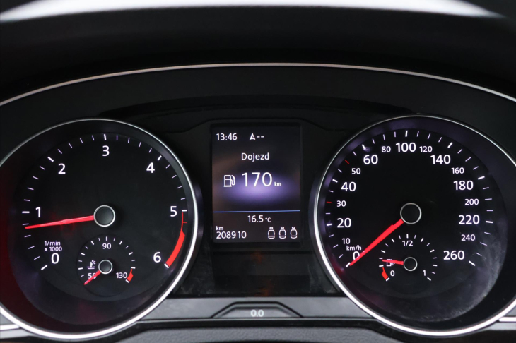 Volkswagen Passat 1,6 TDI Highline Aut klima LED