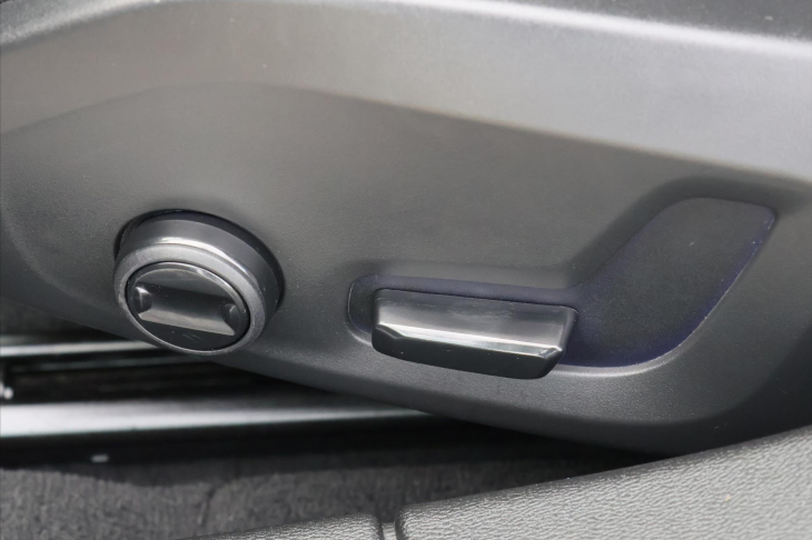 Volvo V60 2,0 D4 145kW Aut. LED Navi DPH