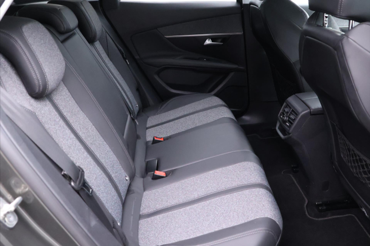 Peugeot 3008 1,2 PT 96kW Allure Navi 1.Maj