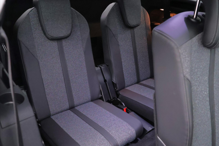 Peugeot 5008 1,5 HDI 96kW Allure CZ 7-Míst