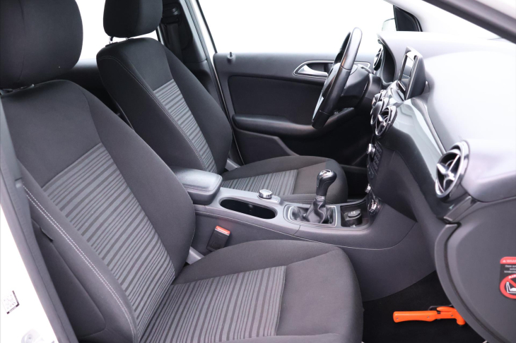 Mercedes-Benz Třídy B 1,6 180 90kW Xenon, Serv.kn.