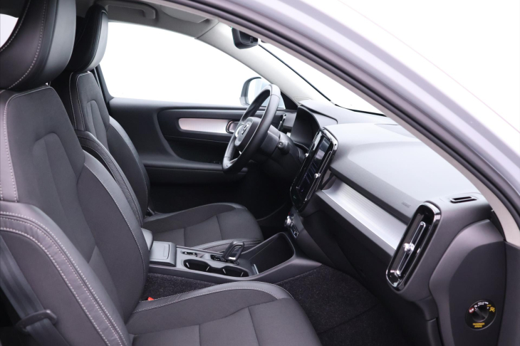 Volvo XC40 2,0 T4 Drive-E Momentum AWD CZ