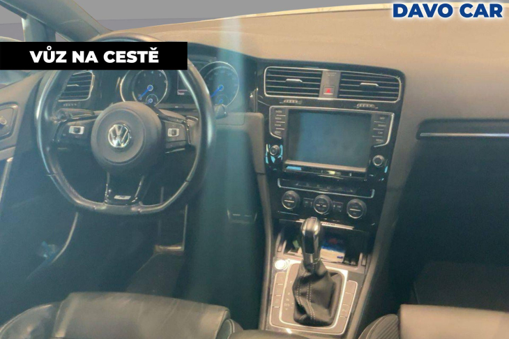 Volkswagen Golf 2,0 TSI R 221kW 4x4 DSG Perleť