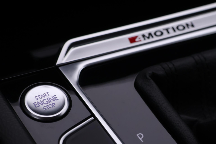 Volkswagen Passat 2,0 TDI 140kW R-line 4M CZ DPH