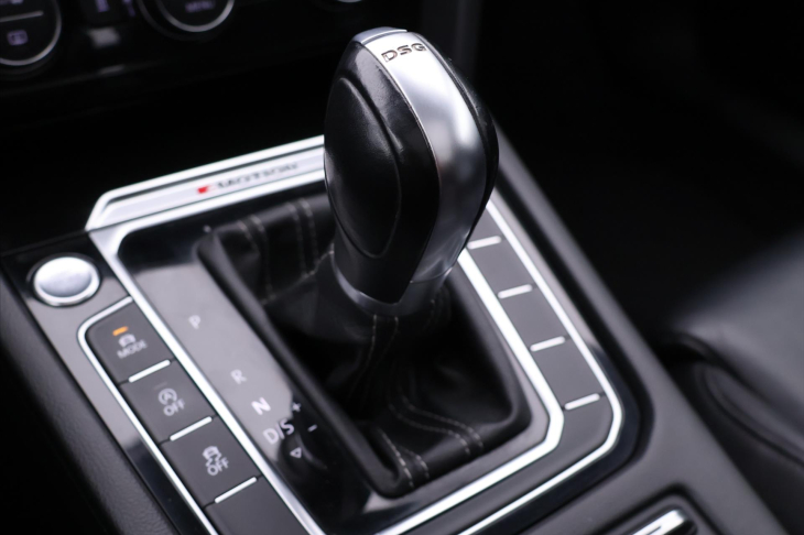 Volkswagen Passat 2,0 TSI 206kW R-line Highline