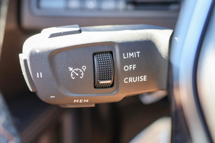 Peugeot 5008 1,5 HDI GT-line DPH 7-Míst