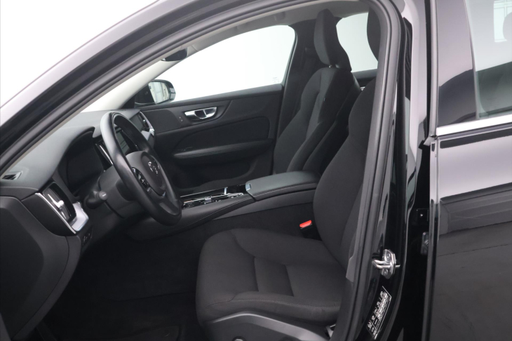 Volvo V60 2,0 T6 186kW 4x4 MomentumPro